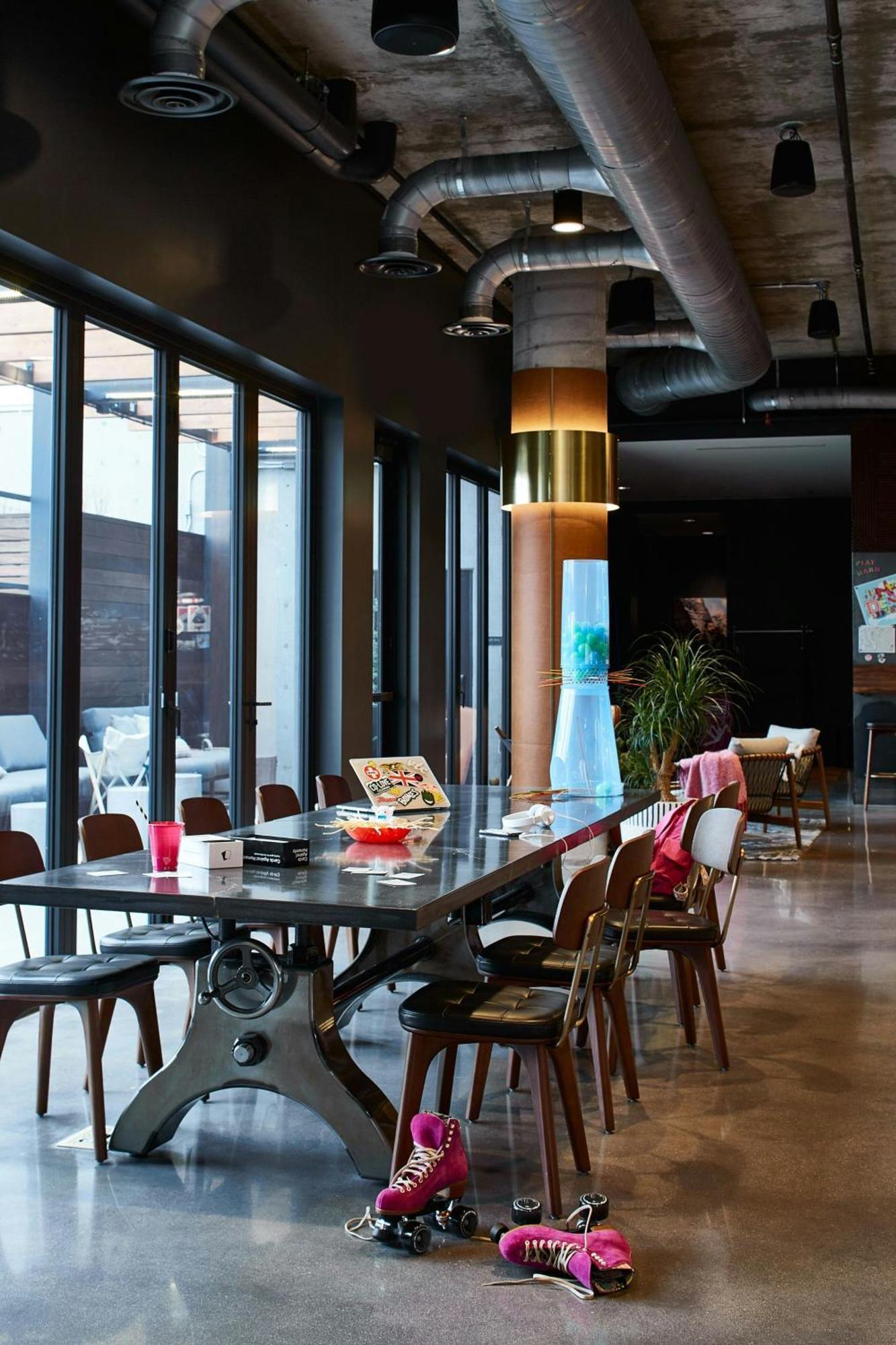 Moxy Denver Cherry Creek Exterior photo