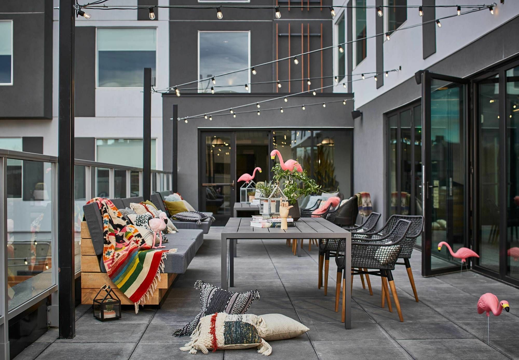 Moxy Denver Cherry Creek Exterior photo